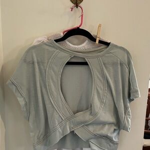 4 shirts size XS but oversized
Popular style for teens and tweens